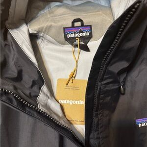 🏷️ SOLD Patagonia Torrentshell 3L Rain Jacket Men's - Black Medium NWT Brand New